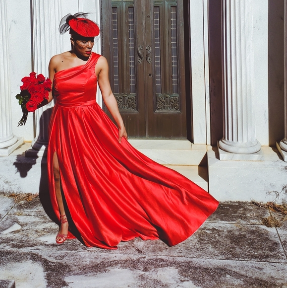 Dresses & Skirts - One Shoulder Gown